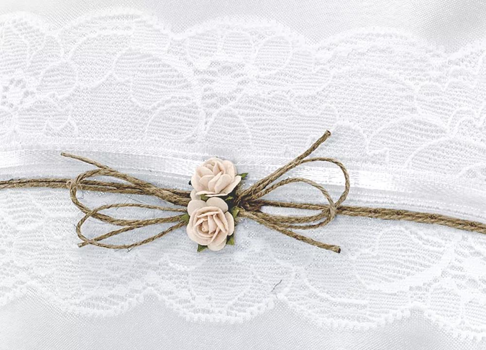 Vankúšik na obrúčky biely s čipkou 3/4