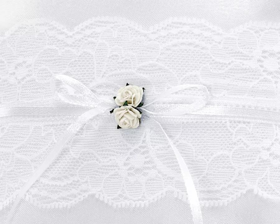 Vankúšik na obrúčky s bielou čipkou 1/2