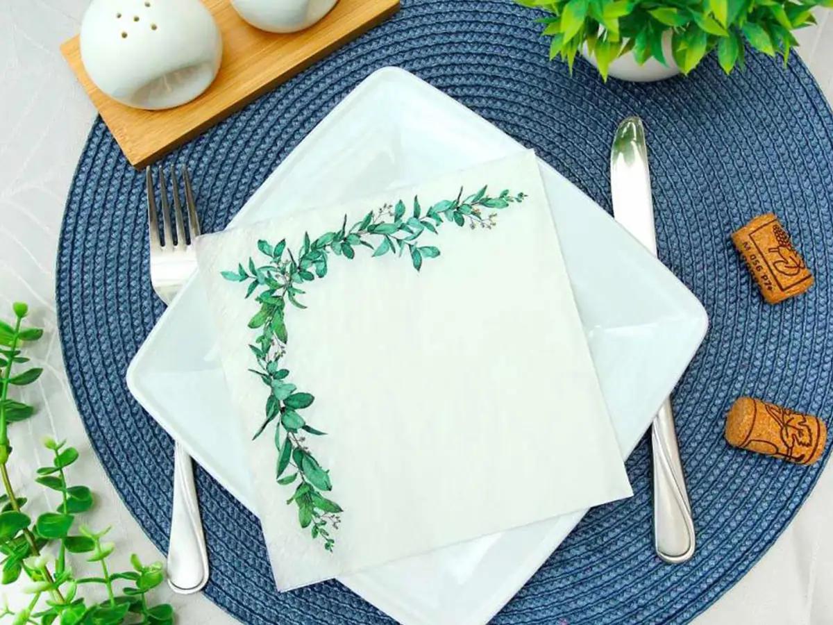 Papierové servítky so zeleným greenery motívom 1/3