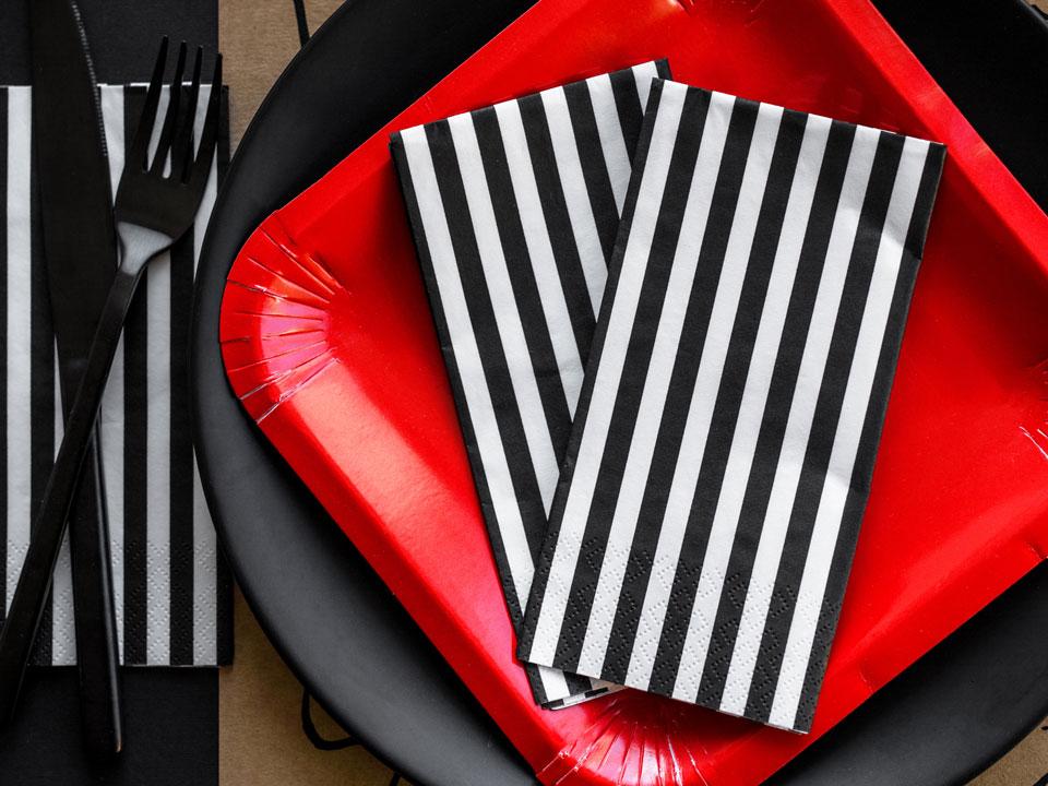 Servítky čierno biele s pásikmi 3/5